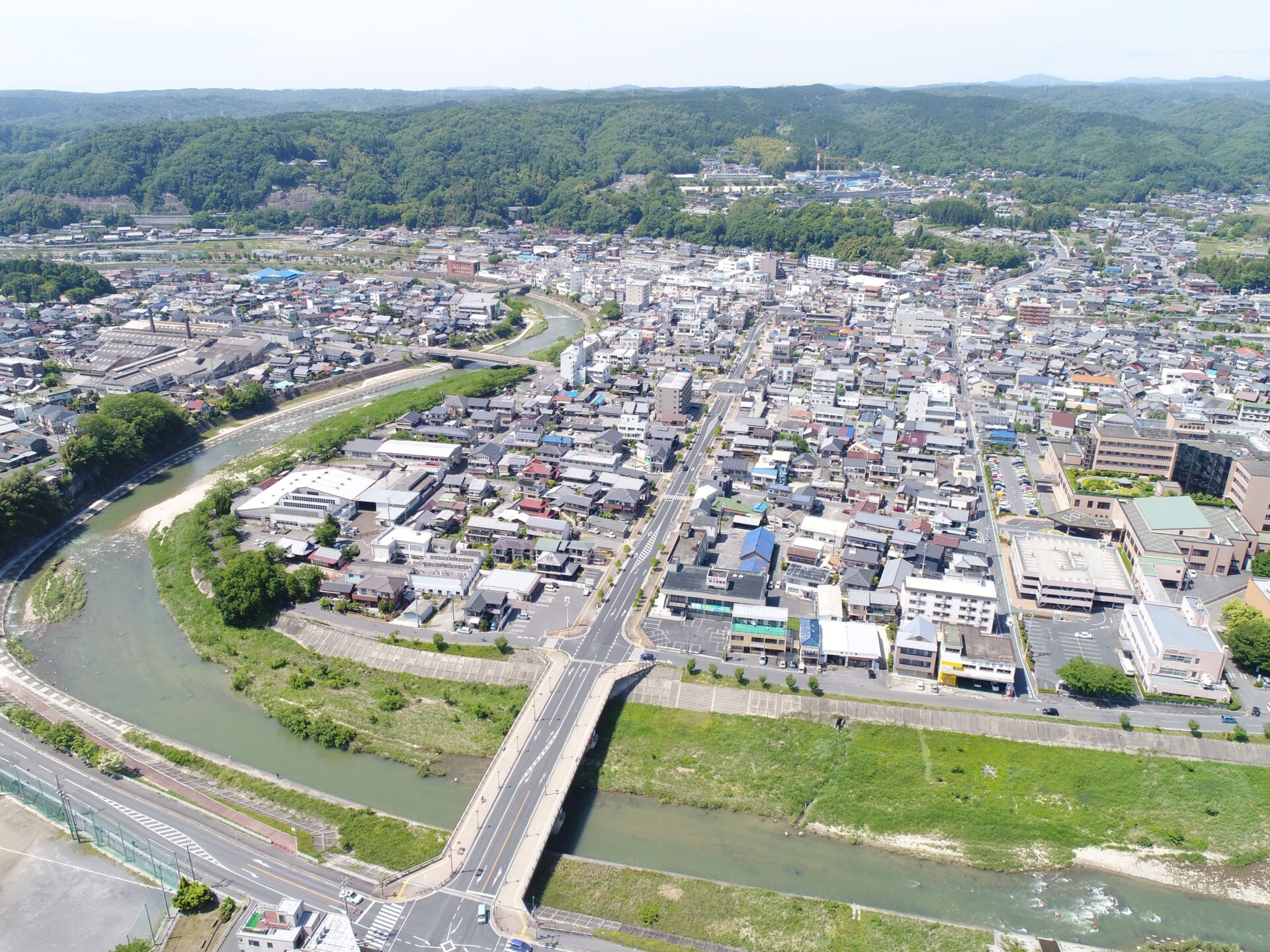 瑞浪市街と土岐川