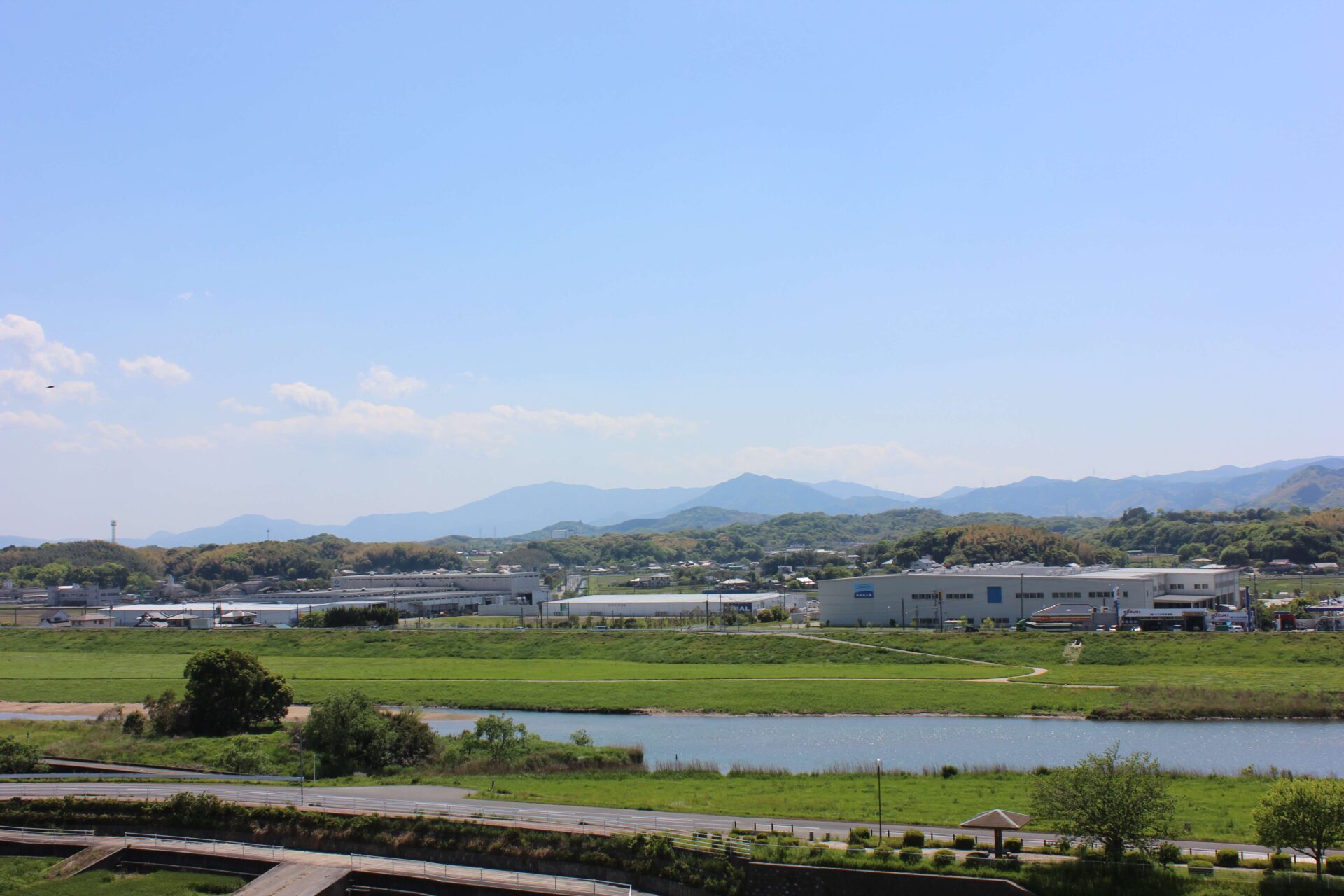 町の象徴である遠賀川