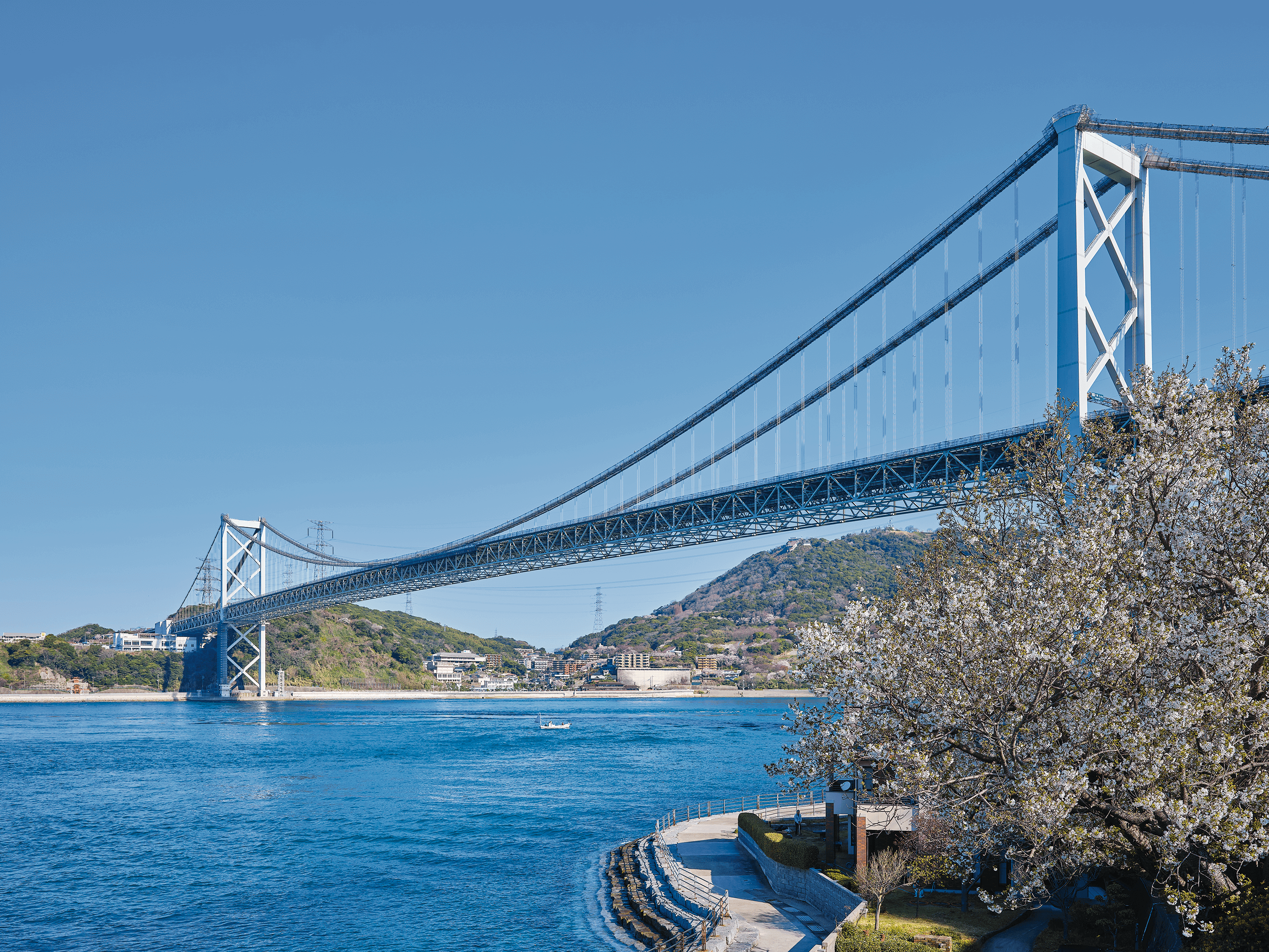 日本三大急潮の一つである関門海峡および関門橋