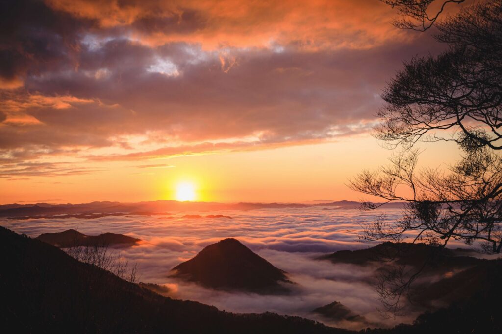 鬼伝説で知られる大江山は雲海の名所でもある