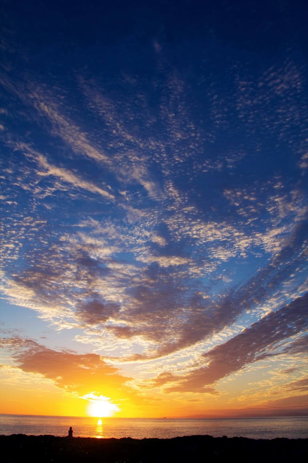 水平線に沈む夕日