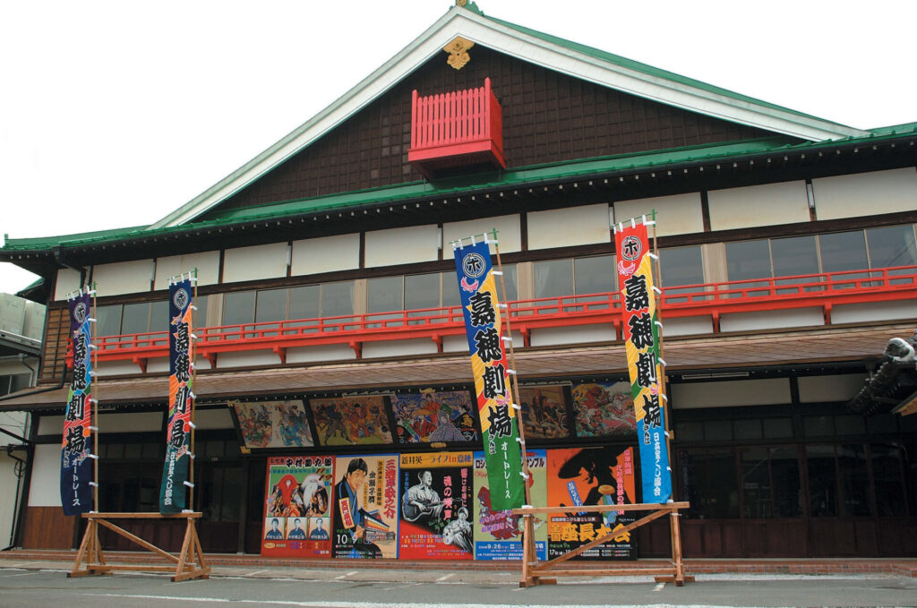 多くの芸能人が公演を行った「嘉穂劇場」