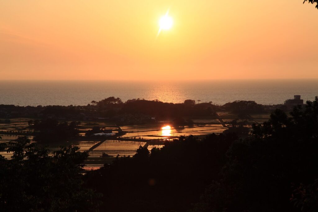 九十九島と日本海に沈む夕日