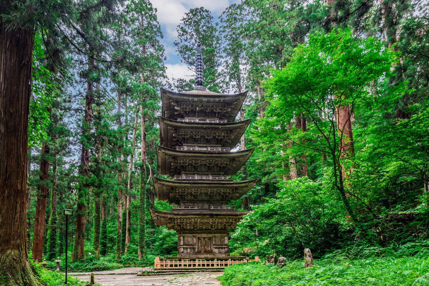 国宝羽黒山五重塔