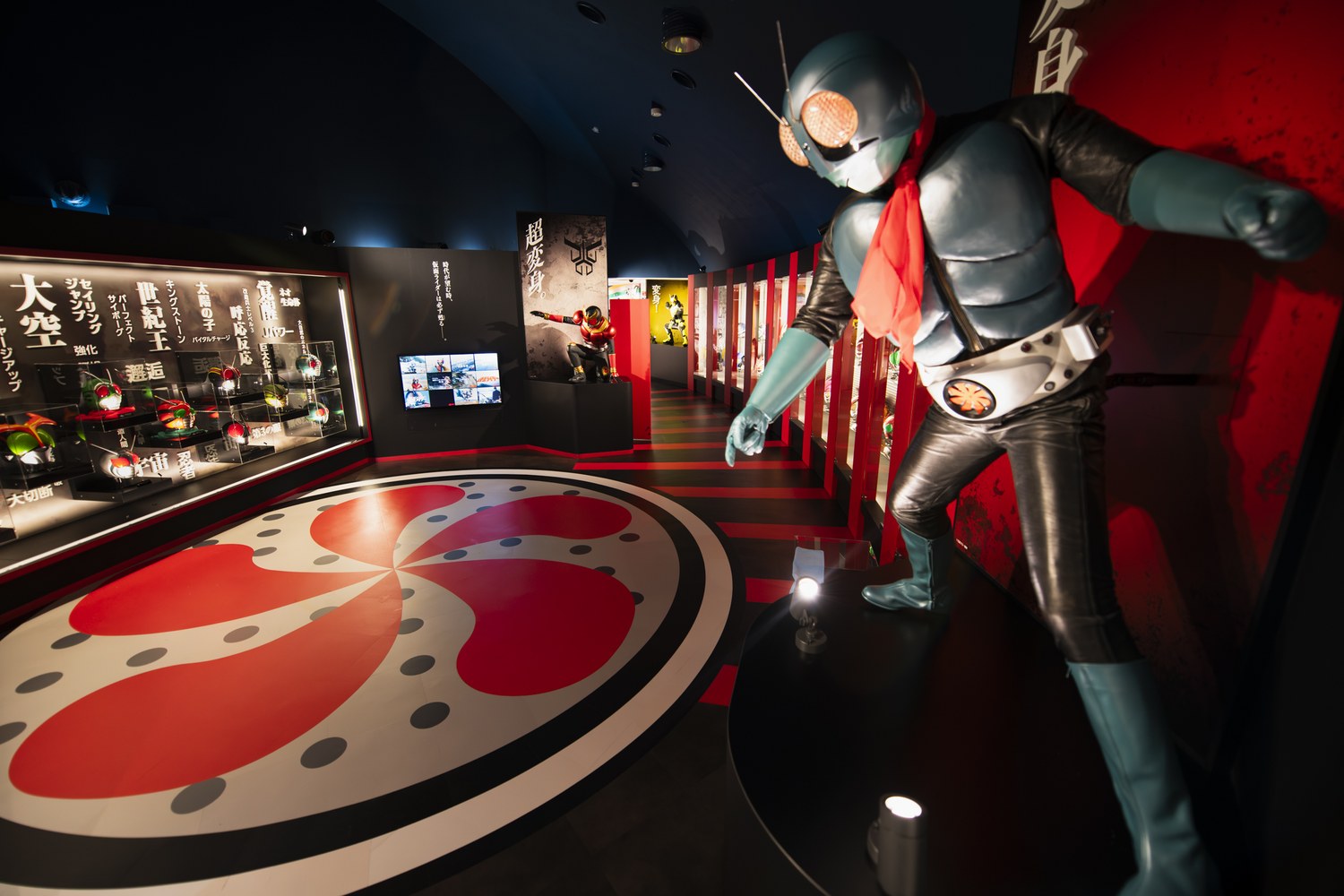 「石ノ森萬画館」では歴代の仮面ライダーに会える ©石森プロ・東映