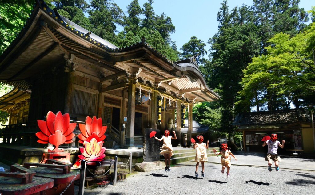 跳ねる子天狗