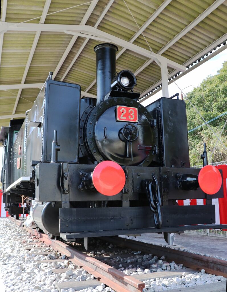石炭採掘でかつやくした蒸気機関車「アルコ23号」