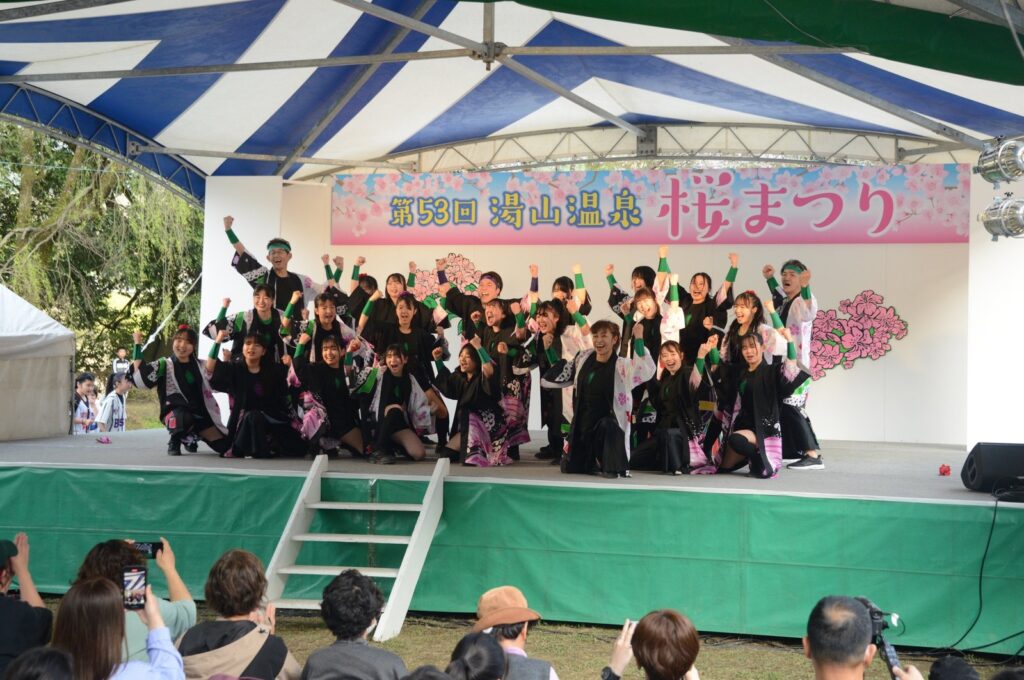毎年賑わいを見せる「湯山温泉 桜まつり」