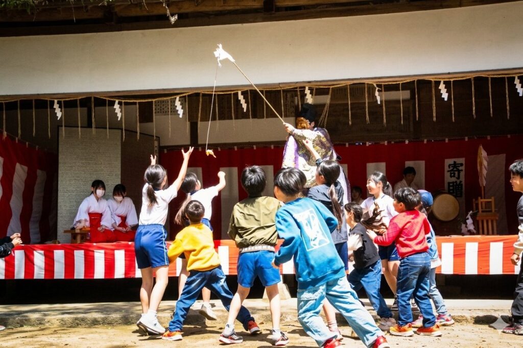 町指定文化財六嶽神楽　事代主命の舞