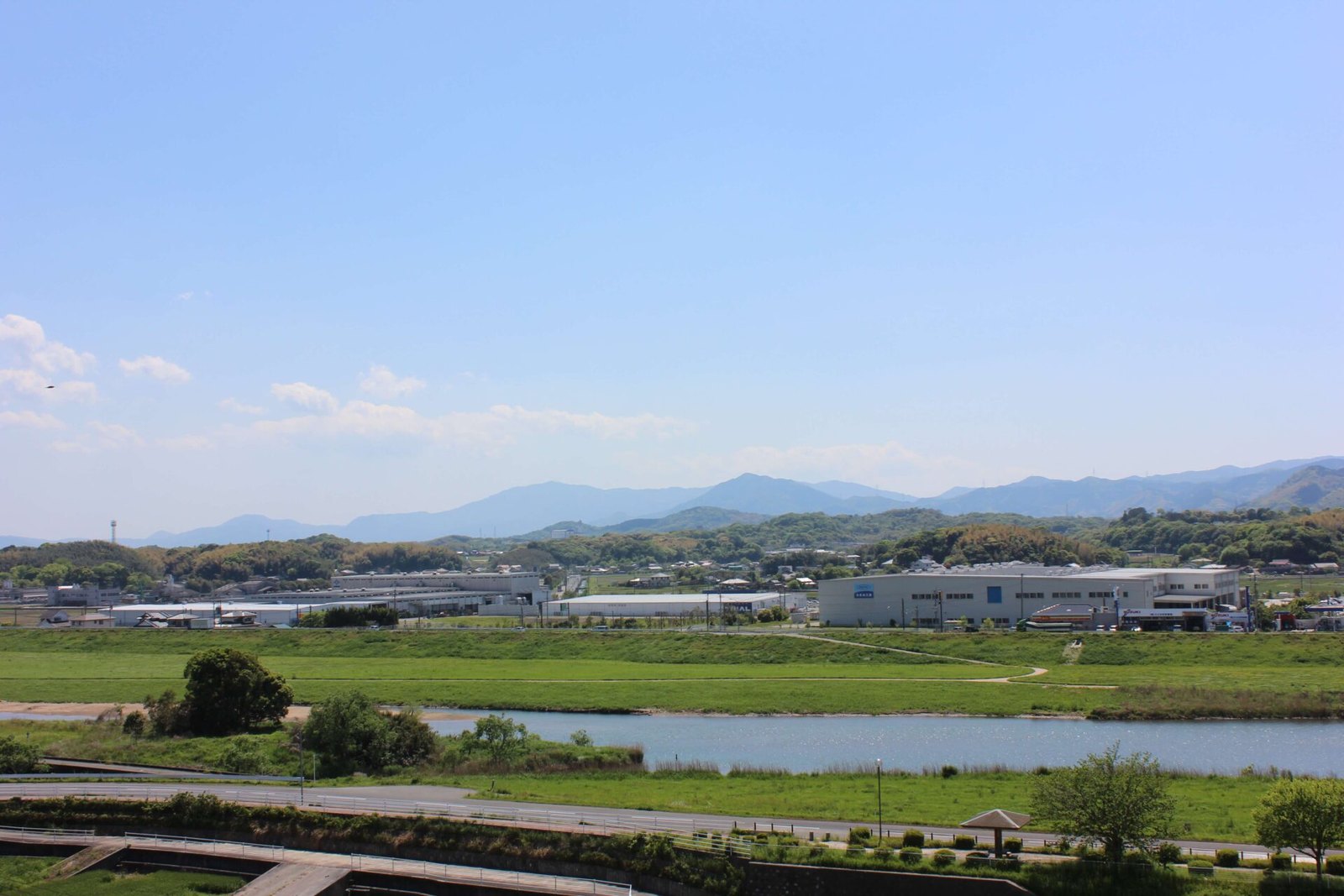 町の象徴の遠賀川